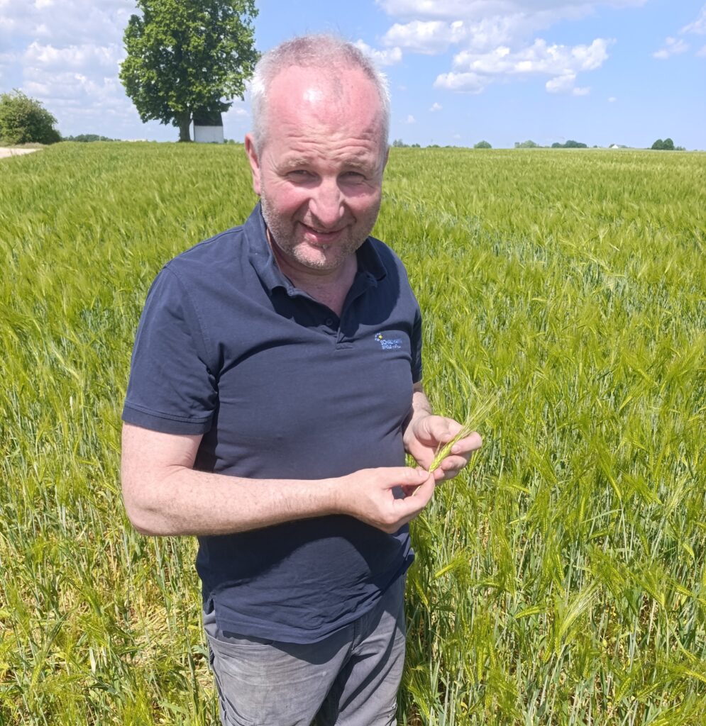 Johannes Scharl auf seinem Feld.
