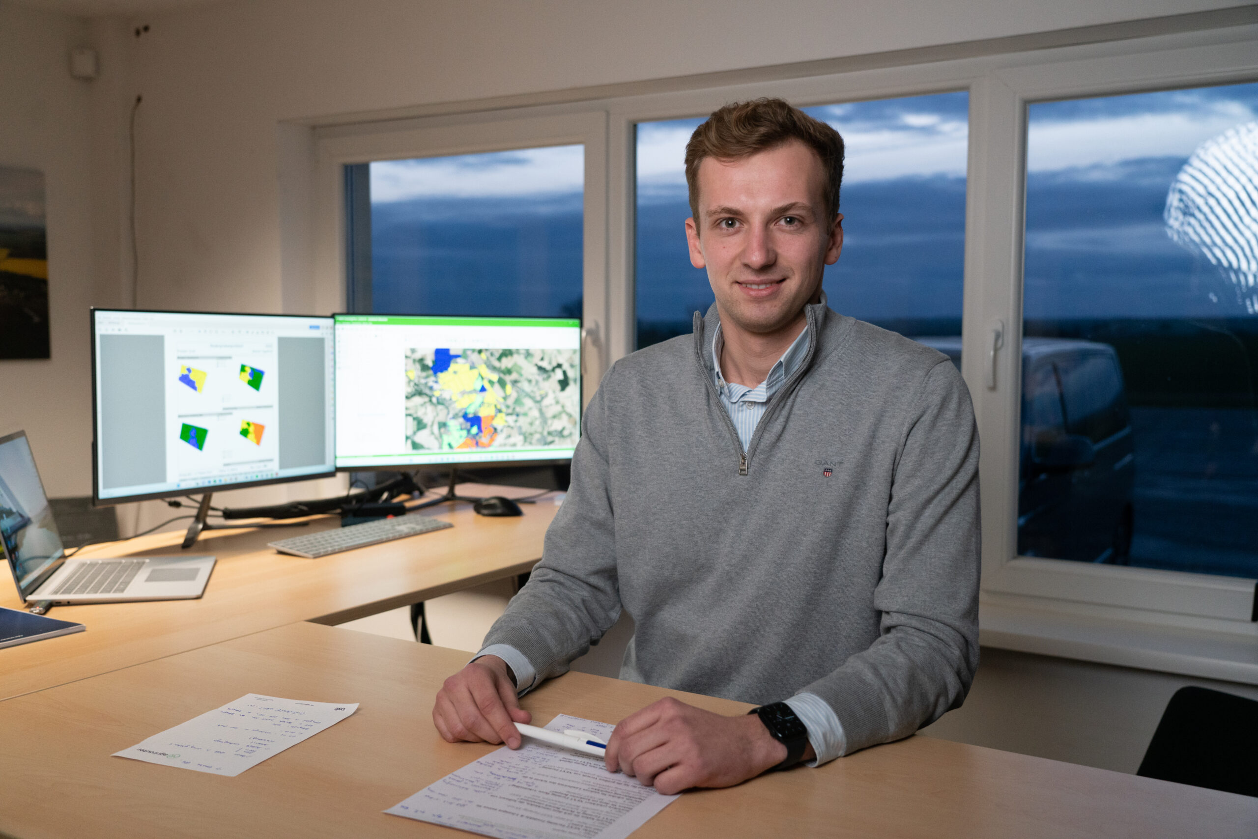Philipp Tegethoff am Schreibtisch